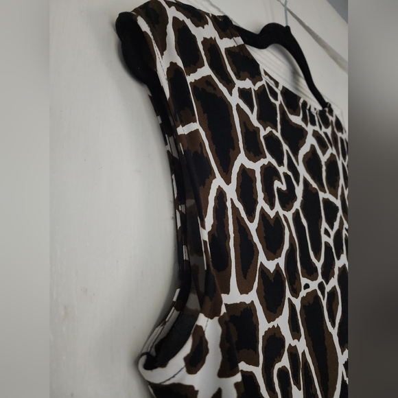 Giraffe/Animal Print Sleeveless Womens Blouse - Picture 5 of 10